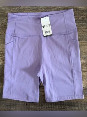 FIGS Women’s Size Medium Biker Short Lavender Purple Underscrubs 8” Inseam